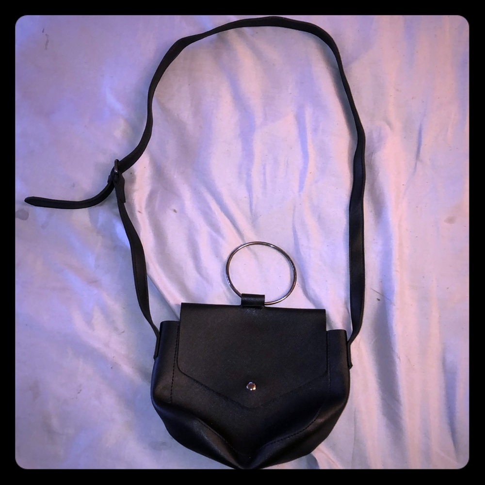 black crossbody purse
